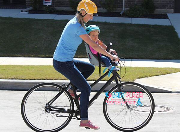 các phụ kiện xe đạp khi chở trẻ đi ra ngoài